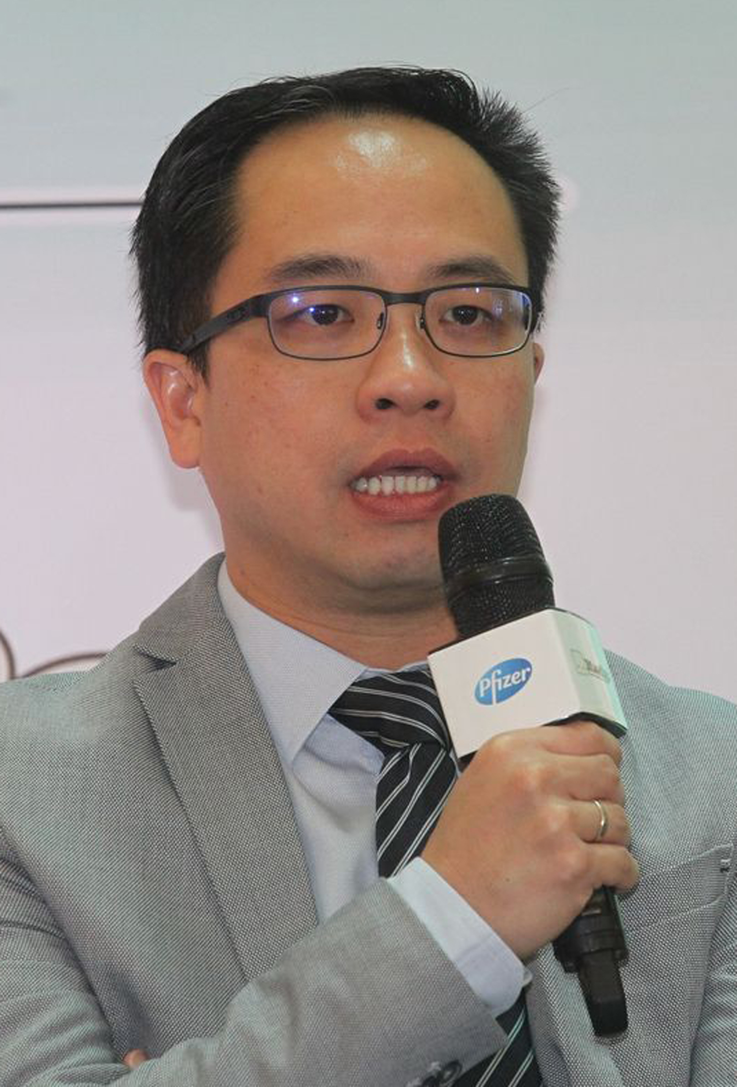 黄章元副教授（Ng Chong Guan） 马大医药中心精神专科顾问 马来西亚精神健康协会（MMHA）副主席