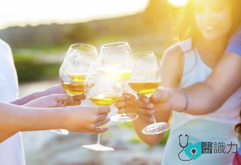 问医-陈伟璋-酒精不耐非过敏 基因缺陷 致乙醛堆积易脸红