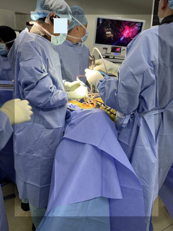 盛晓峰 / 双孔内视镜微创手术 逆转颈椎弧形 缓解颈臂疼痛