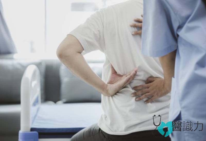 问医-戴之钦-物理治疗能否矫正脊侧-强肌稳脊-惟中重度助益有限